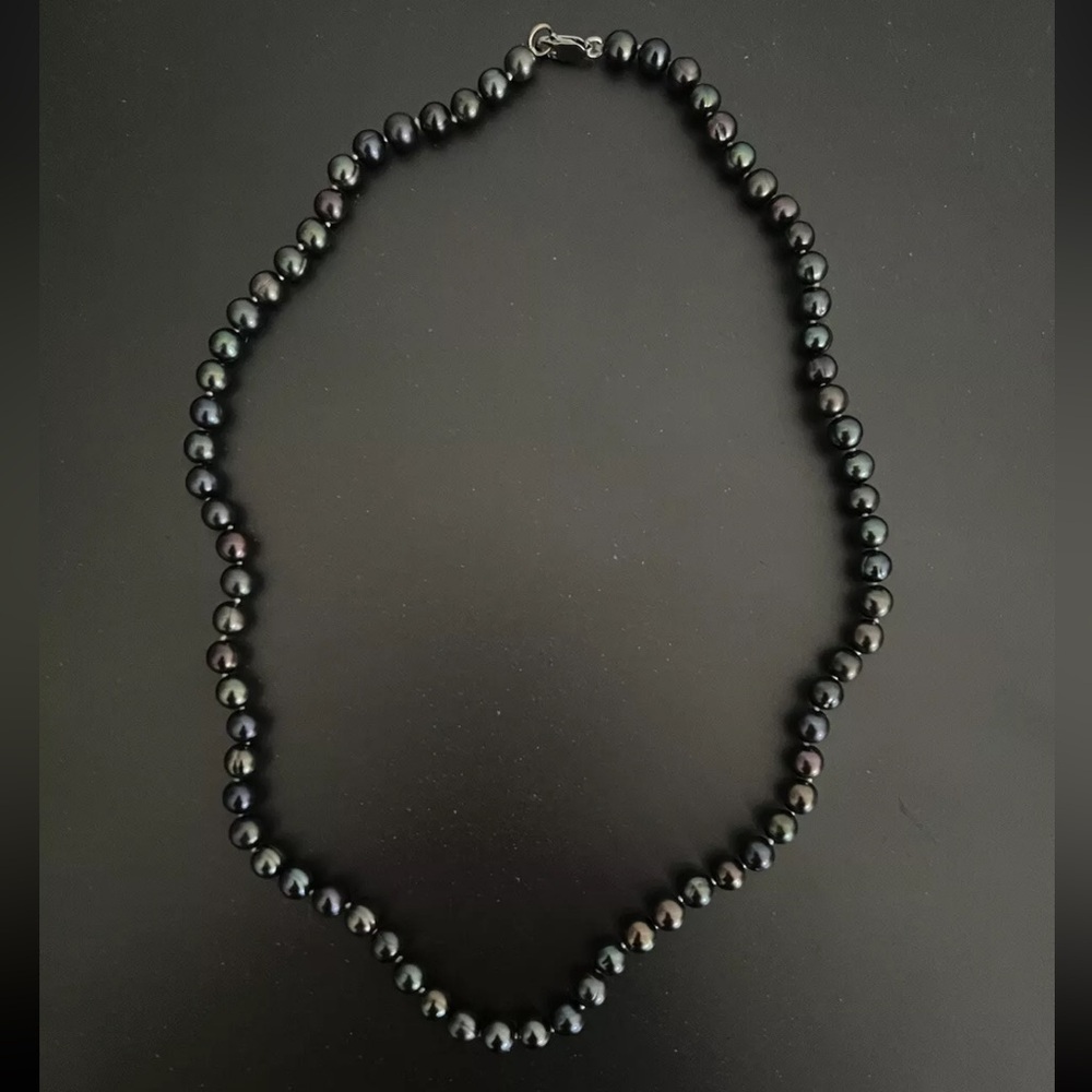 New pearls 18” necklace sterling sliver JCM brand black/peacock color.